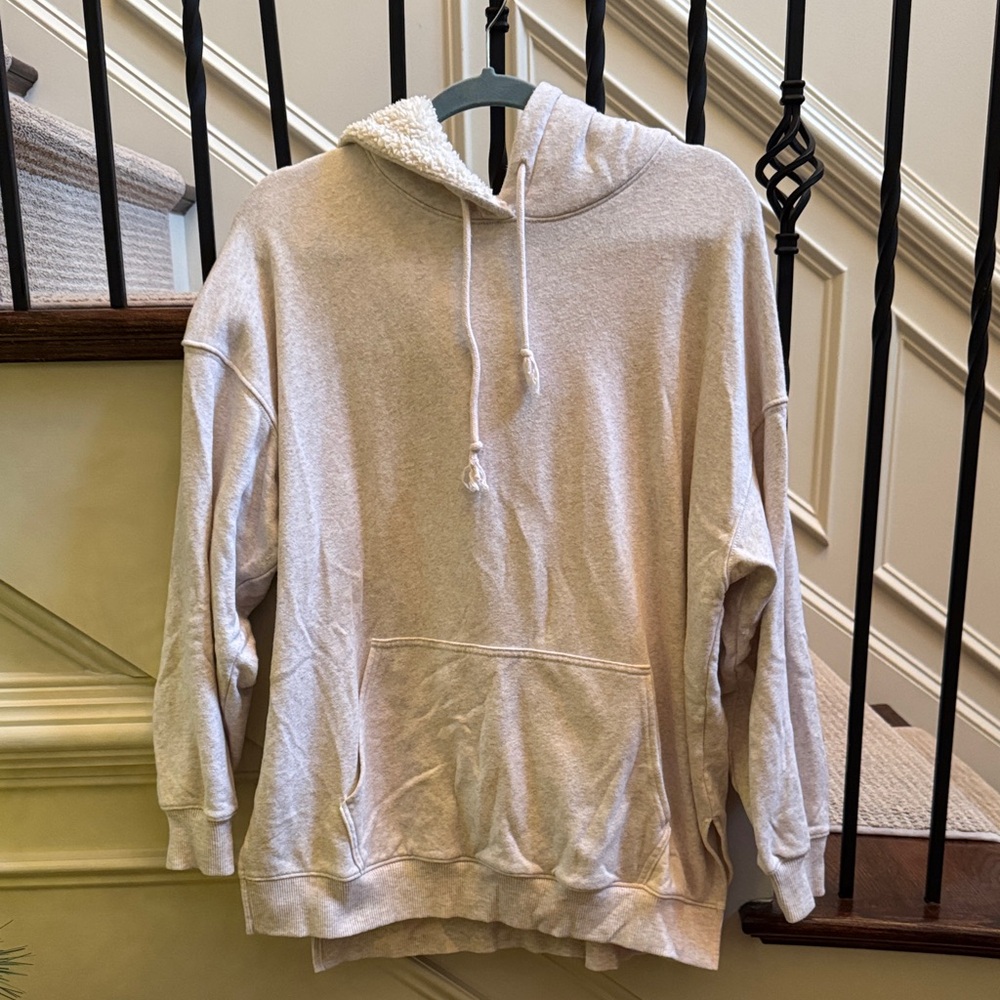 American Eagle Women’s Cream Sweatshirt Size Medium